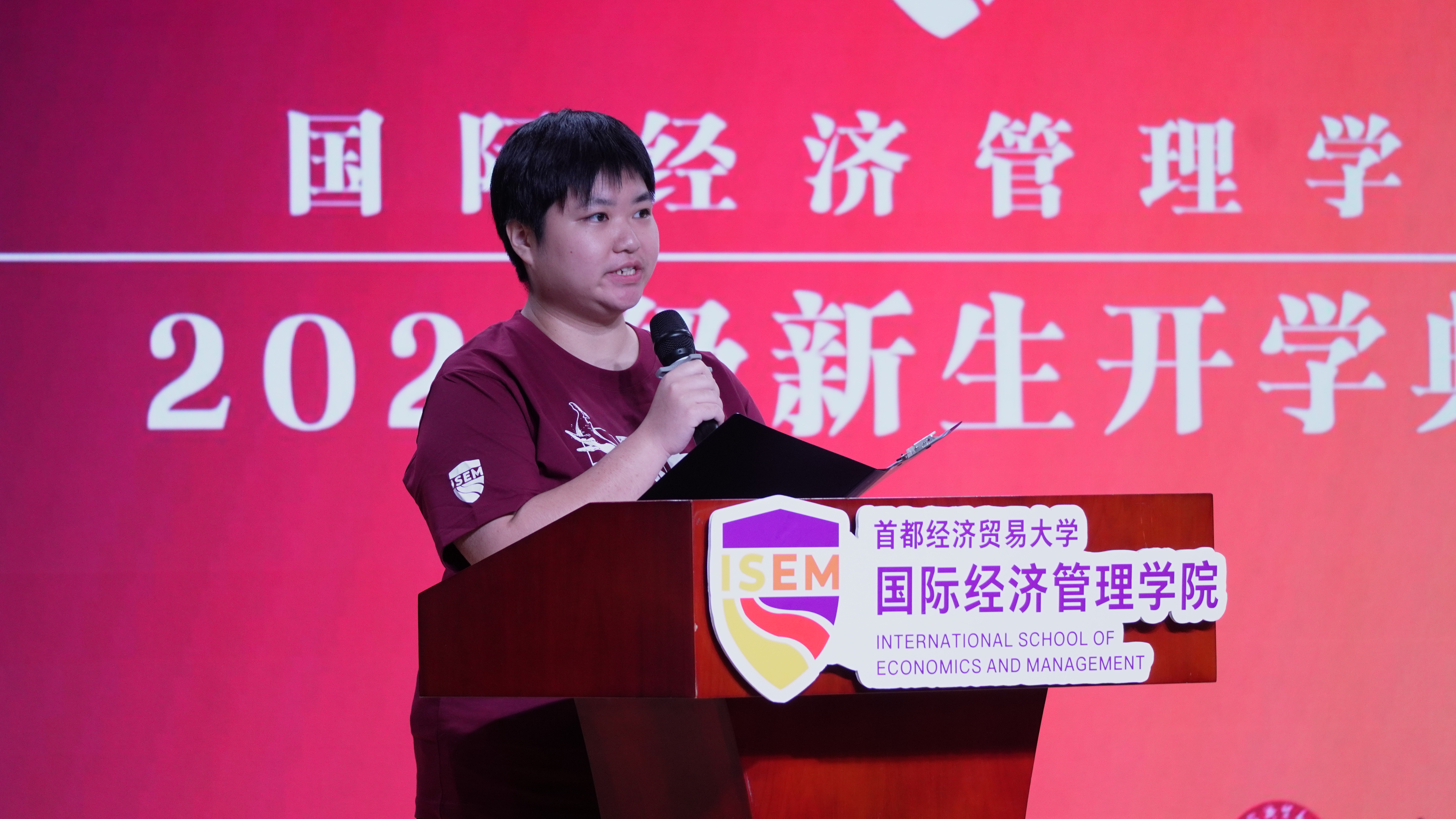 研究生新生代表 陈昕蕾.JPG 研究生新生代表 陈昕蕾.JPG